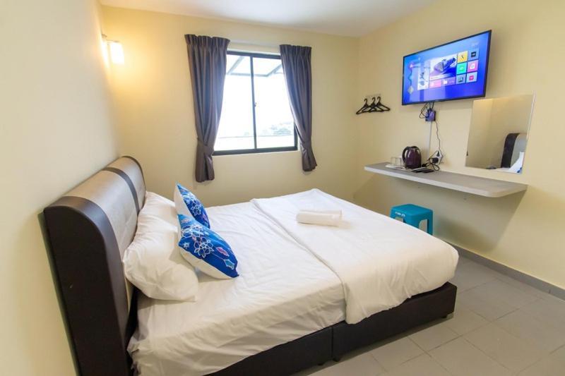 Southern Tip Hotel Pontian Kecil Extérieur photo