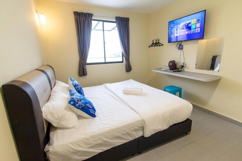 Southern Tip Hotel Pontian Kecil Extérieur photo