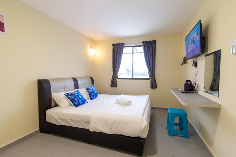 Southern Tip Hotel Pontian Kecil Extérieur photo
