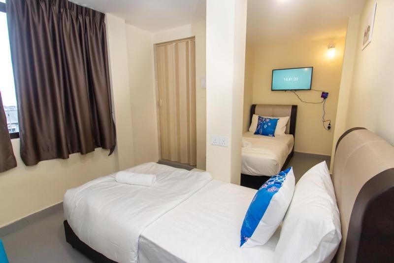 Southern Tip Hotel Pontian Kecil Extérieur photo
